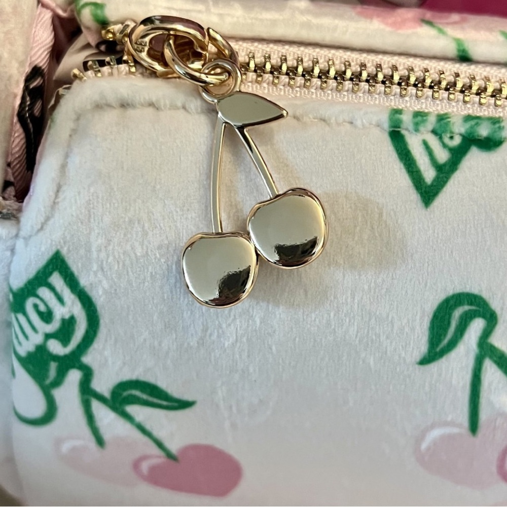 Juicy Couture Retro Cherry Velour Barrel Bag + Heart Coin Purse NWT - Picture 4 of 5
